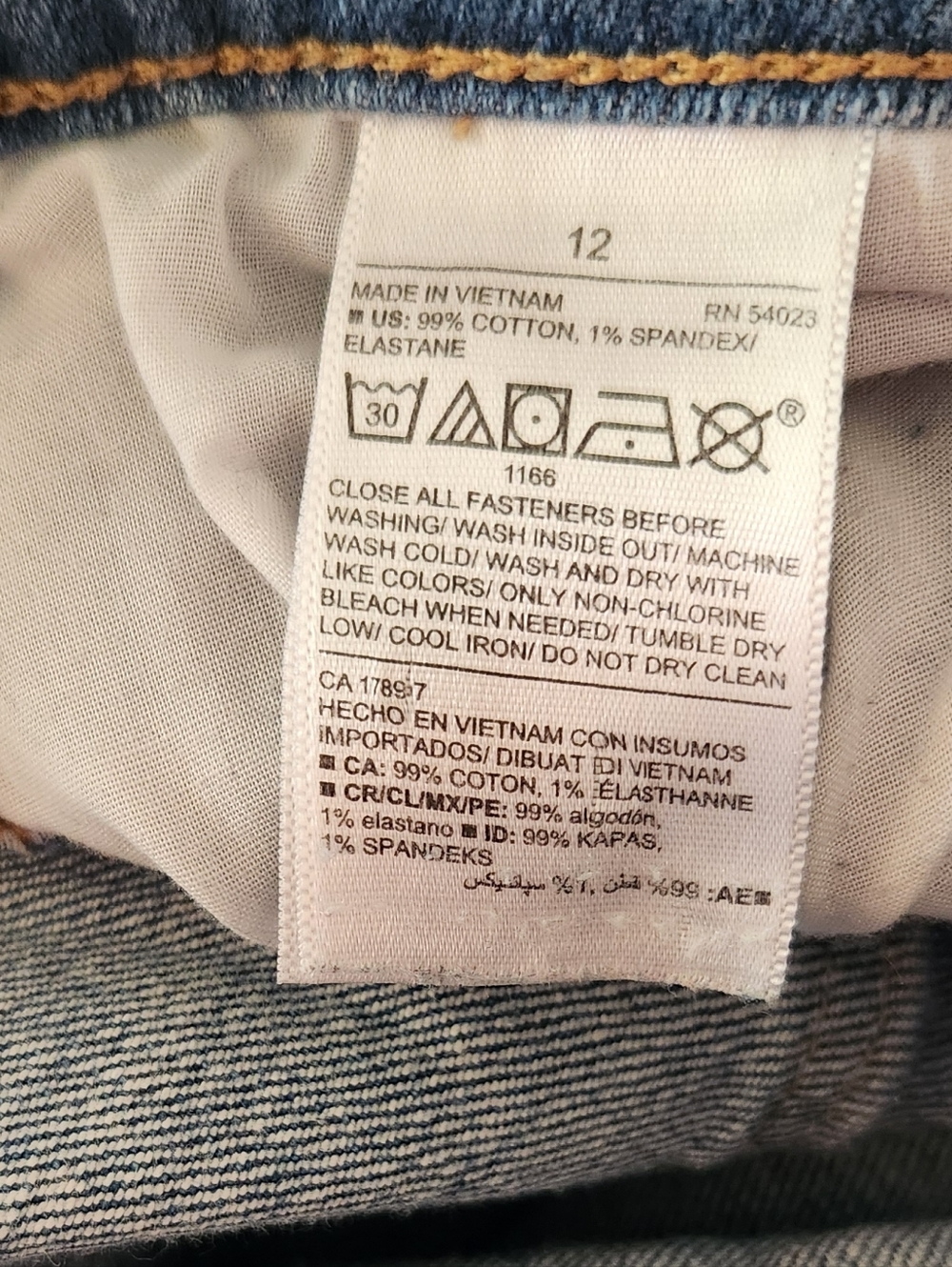 Old Navy Boyfriend Mid Rise Jean Shorts - Picture 5 of 5